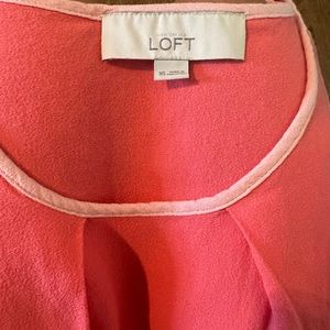 Loft tank top. XS but fits like medium.